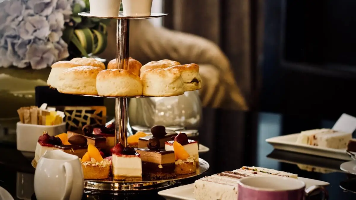 Hur man gör en lyxig afternoon tea hemma